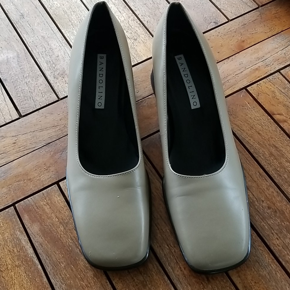Taupe women's shoe  never worn